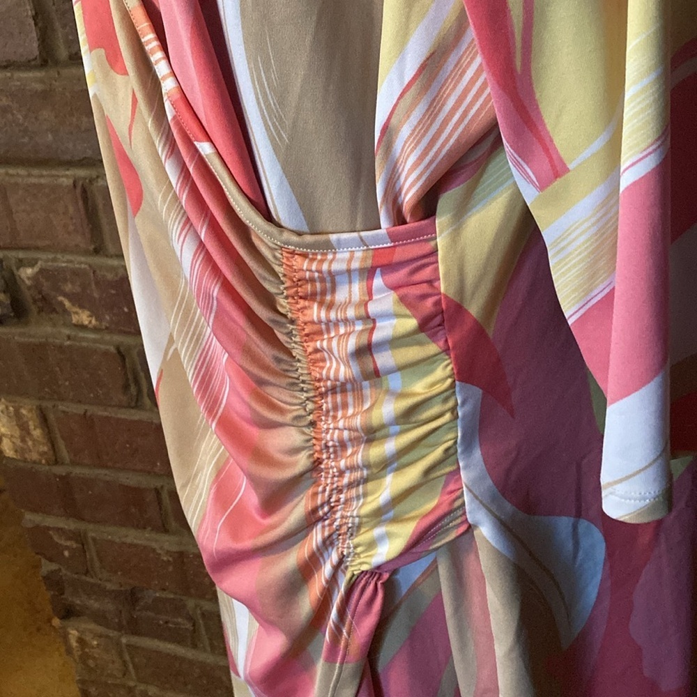 Peter Nygard pink and white abstract print jersey knit surplice neck mini dress - Picture 4 of 8